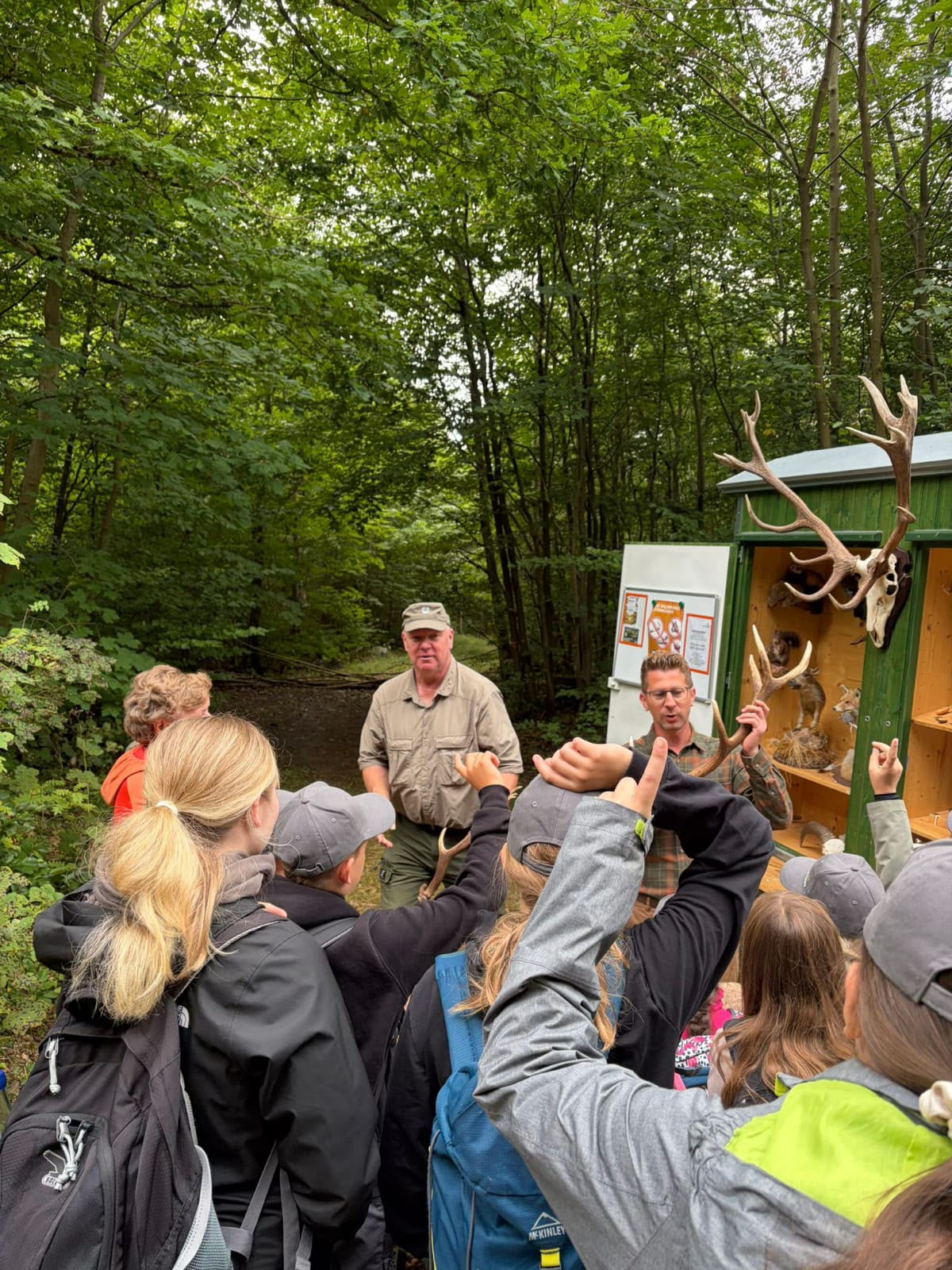 Kinder beteiligen sich aktiv an der Wildtierstation